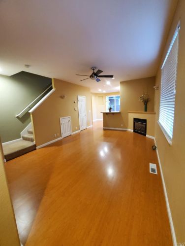 286 Mark West Commons Cir, Santa Rosa, CA 95403-1284