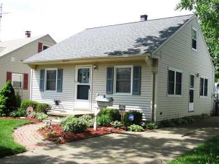 3028 Maeterlinck Ave, Toledo, OH 43614-3916