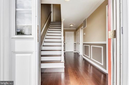 12112 Eddyspark Dr, Herndon, VA 20170-2536