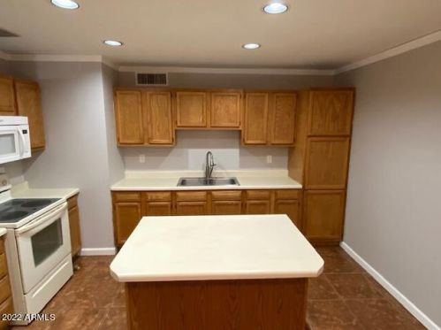 5245 Country Gables Dr, Glendale AZ  85306-3921 exterior