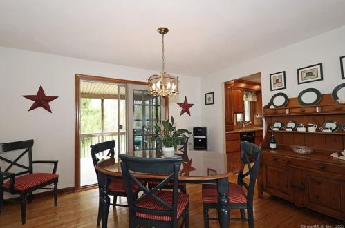 15 Benneville Rd, Milford CT  06461-2432 exterior