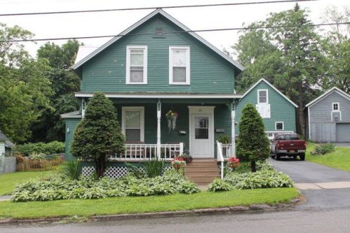 20 Franklin St, Malone, NY 12953-1715