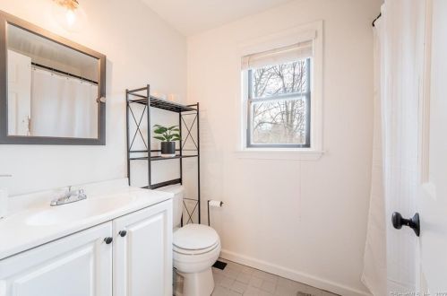 2 Katherine Rd, Lyme CT  06371-1620 exterior