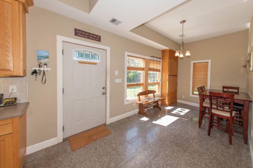 29 Prescott Rd, Raymond, NH 03077-2643