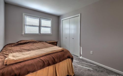 582 Milford Point Rd, Milford CT  06460-5429 exterior