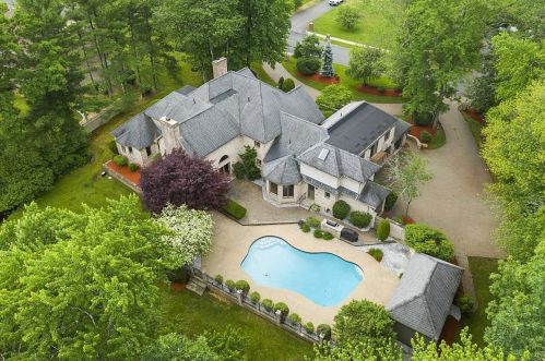 11 Stone Post Rd, Salem NH  03079-2245 exterior