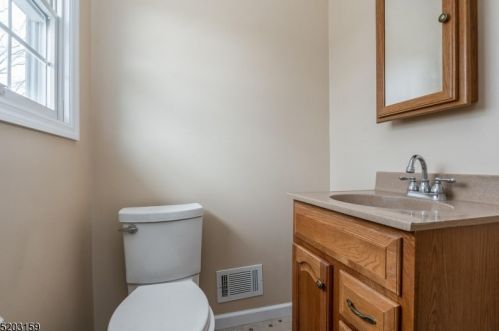 31 Hillery Dr, Roxbury Township NJ  07836-9527 exterior