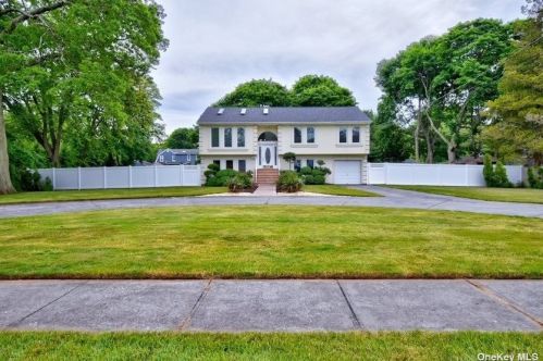 138 Division Ave, Blue Point, NY 11715-1006