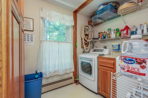 4 Rockwood Ln, Londonderry NH  03053-6104 exterior