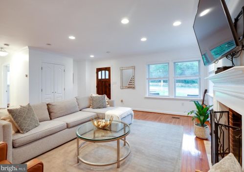 7003 Hickory Hill Rd, Falls Church VA  22042-3903 exterior