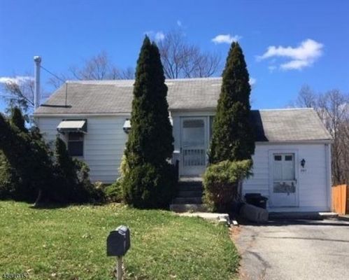 390 Beverwyck Rd, Parsippany NJ  07054-1537 exterior