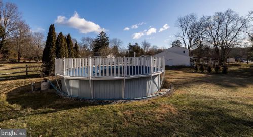 909 Sycamore Dr, Lansdale PA 19446-1722 exterior