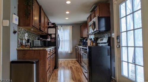 31 Arrowhead Dr, Wantage NJ  07461-1210 exterior