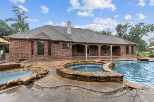 511 County Road 6510, Mont Belvieu TX  exterior