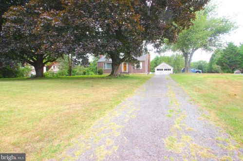 373 Concord Rd, Glen Mills PA  19342-1403 exterior