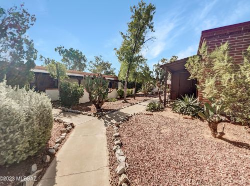 381 Paseo Lobo, Green Valley AZ  85614-0830 exterior