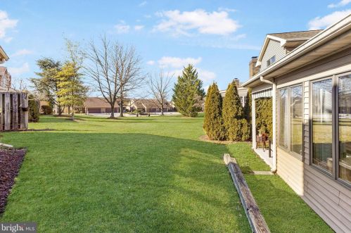 434 Deerfield Dr, Hanover PA  17331-5203 exterior