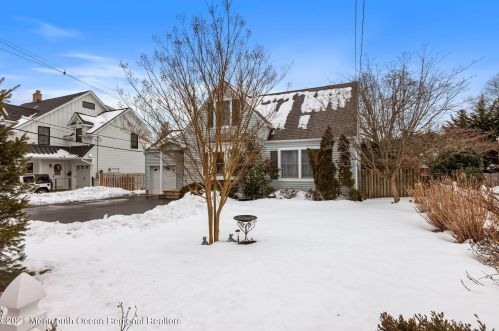 437 Branch Ave, Little Silver, NJ 07739-1164