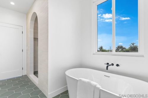 1533 Beryl St, San Diego CA  92109-2106 exterior