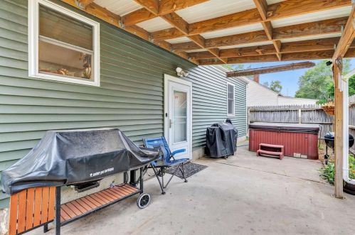 1841 Van Deuren St, Green Bay, WI 54302-3629