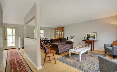 61 Bayonne Ave, Central Islip NY  11722-3429 exterior