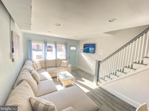 6 Charles Ct, Atlantic City, NJ 08401-6513