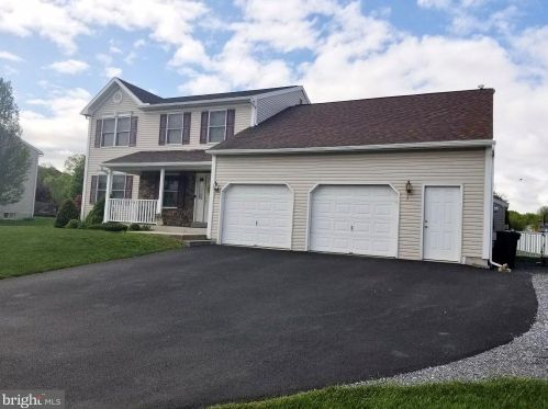 619 Pine St, Dauberville, PA 19533-9532