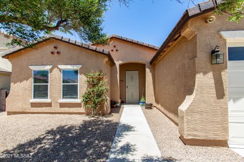 5488 Red Racer Dr, Tucson, AZ 85742-8363