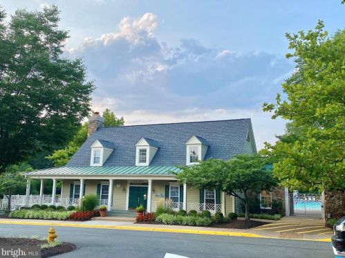 10056 Naughton Ct, Bristow VA  20136-3068 exterior