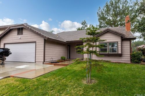 8205 Tamarind Ln, Riverside, CA 92509-5181