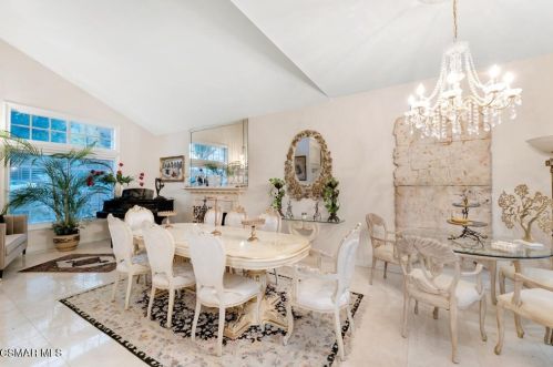 27535 Freetown Ln, Calabasas CA  91301-3560 exterior