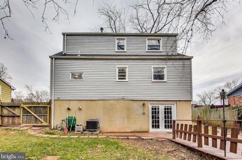 4326 Granby Rd, Woodbridge VA  22193-2514 exterior