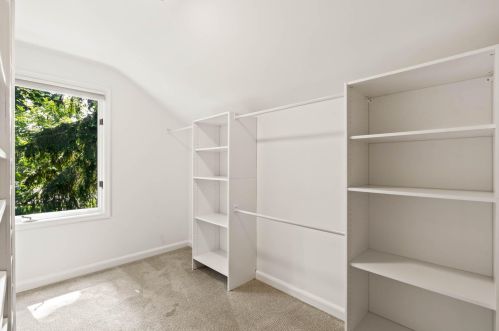 7607 Lake Dr, Milwaukee WI  53217-2909 exterior