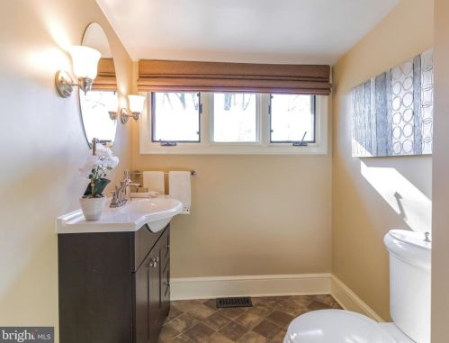 23 Dunminning Rd, Newtown Square PA  19073-1801 exterior