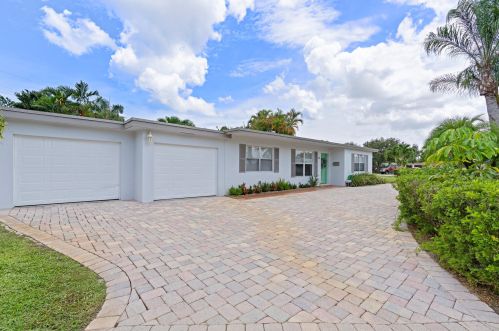 651 Australian Cir, West Palm Beach, FL 33403-2514