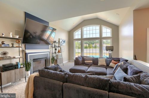 7207 Royal Oak Dr, Harrisburg PA 17112-8837 exterior