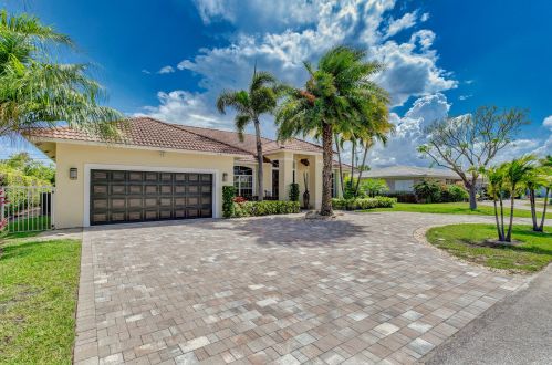 1241 Bimini Ln, West Palm Beach FL  33404-2770 exterior