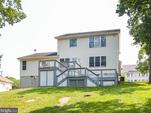 656 Crystal Ln, Strasburg, VA 22657-2369