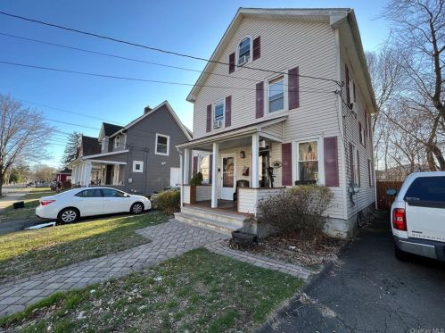 3 Riverside Dr, Airmont, NY 10901-5703