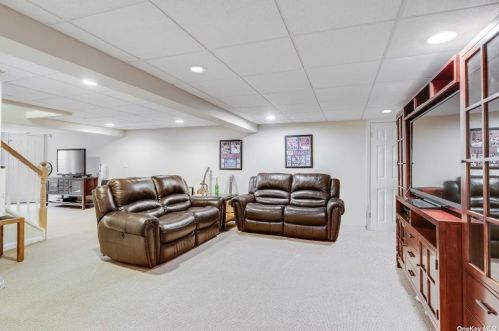 74 Stonehurst Ln, Huntington Station NY 11746-7935 exterior