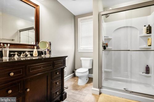 801 Thomas Ave, Riverton NJ  08077-1030 exterior