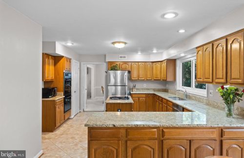 9054 Northedge Dr, Springfield, VA 22153-4108