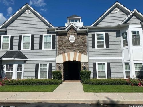 100 Schmeelk Pl, Copiague, NY 11726-5206