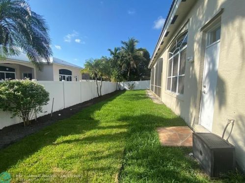 327 188th Ter, Hollywood FL  33029-5441 exterior
