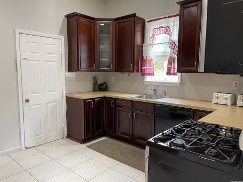 80 11 St, Huntington Station NY 11746-1729 exterior