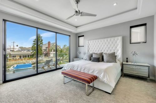 50 Rivo Alto Canal, Long Beach CA  90803-4047 exterior