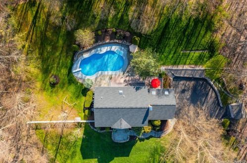 7 Signal Hill Rd, Brookfield Center, CT 06804-1318