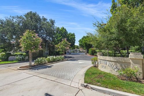 2731 Erringer Rd, Simi Valley CA  93065-1100 exterior