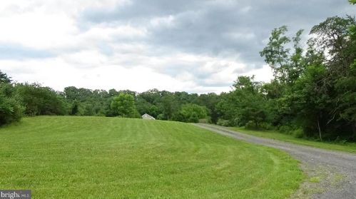 1013 Buckwheat Rd, Eshcol, PA 17062-8874