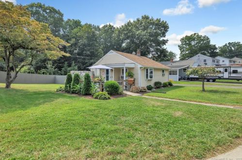 26 Sunnyside Dr, Huntington, CT 06484-4430